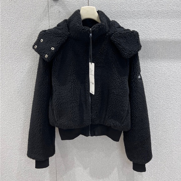 ALO Yoga Jackets & Blazers - Alo Yoga Black Fleece Zip-Up Jacket